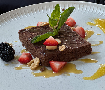 Saftiger Brownie - Dessert im Restaurant Traunreut